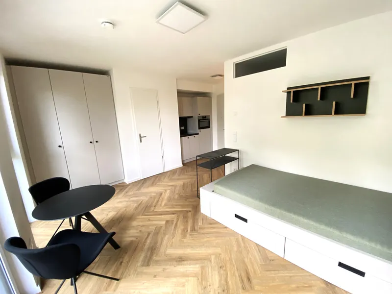 Modernes Studio voll möbliert mit Balkon zum Innenhof und 2min zum Marktplatz Adlershof!! — photo 1